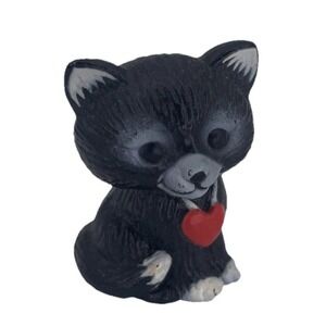 Hallmark Black White Cat Figurine Merry Miniatures Red Heart Vintage 1984 1.25"